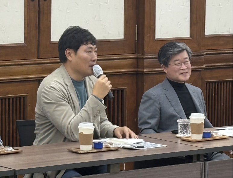 비전공유회_회장님_총장님_샷.jpg